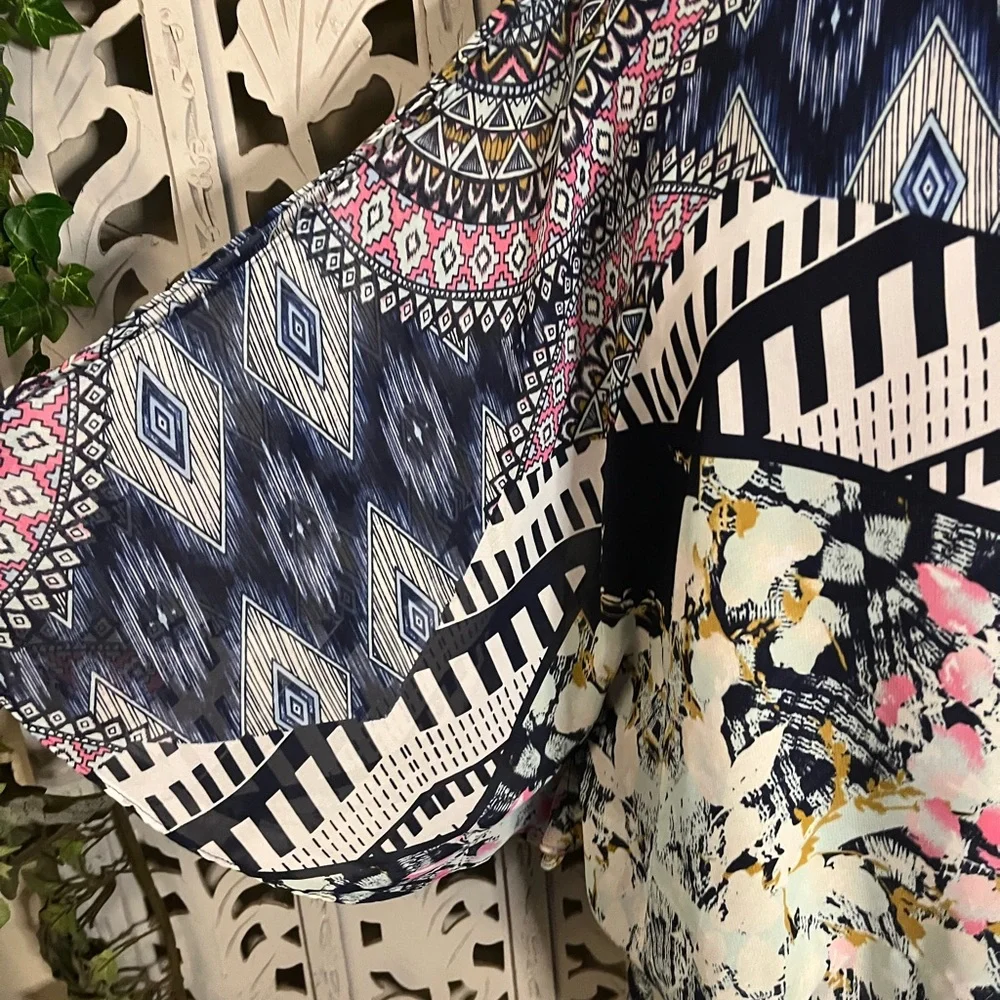 COCO BIANCO FANTASTIC WHITE WITH BLACK & BLUE MULTICOLOR DESIGN BOHO TOP - Picture 4 of 9